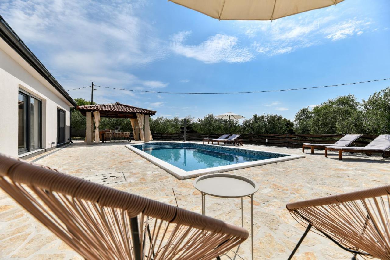 Wonderful Holiday House Bruno With Heated Pool ซาดาร์ ภายนอก รูปภาพ