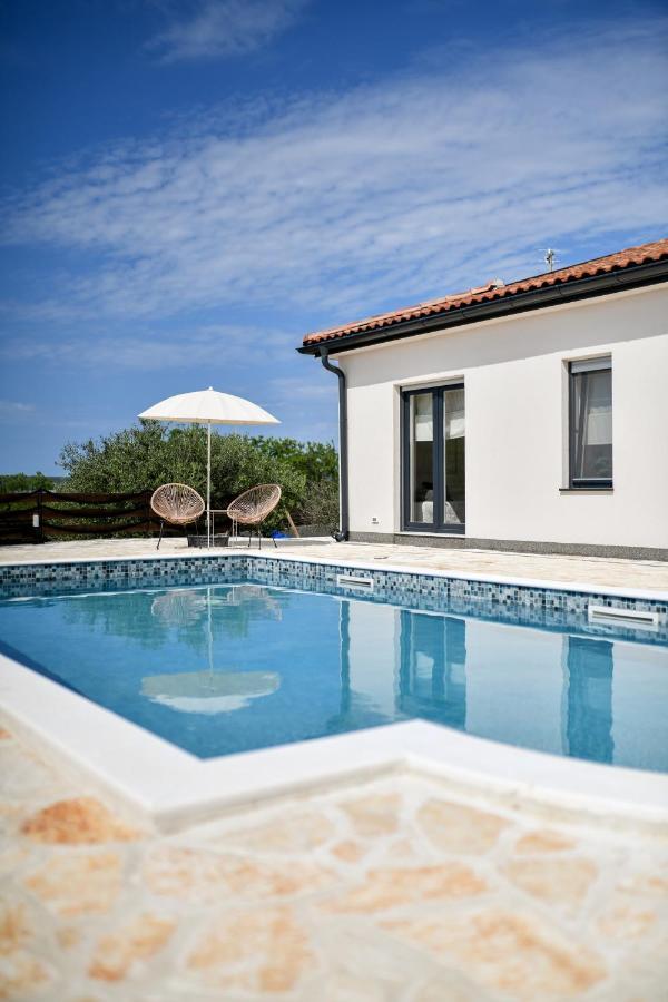 Wonderful Holiday House Bruno With Heated Pool ซาดาร์ ภายนอก รูปภาพ